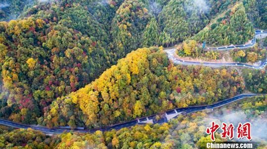 探访四川南江光雾山：大巴山区旅游发展助农民脱贫