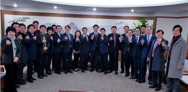 忠清南道知事与韩国主流社团举行座谈及午餐招待会 共商经贸发展大计